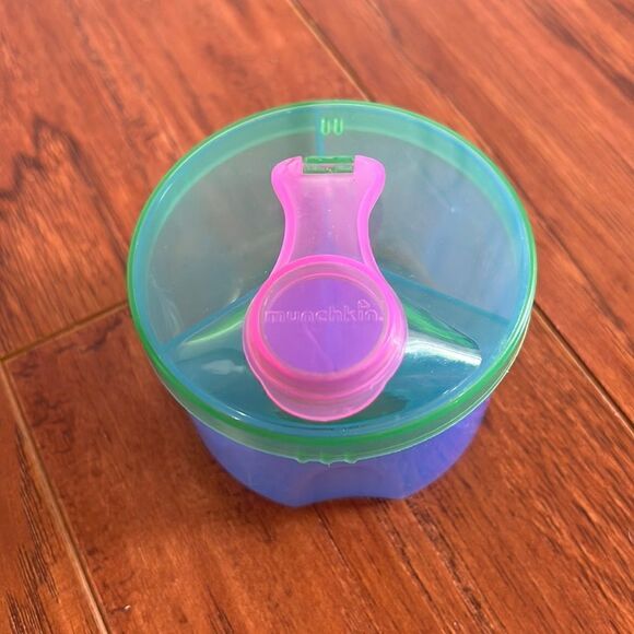 Munchkin Baby Snack Container Blue Green Pink - Picture 2 of 6
